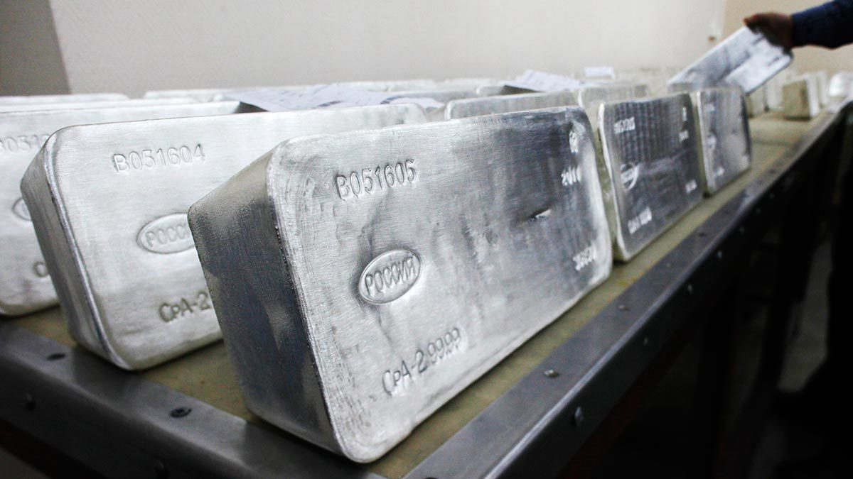 Цена серебра поднялась до восьмилетнего рекорда